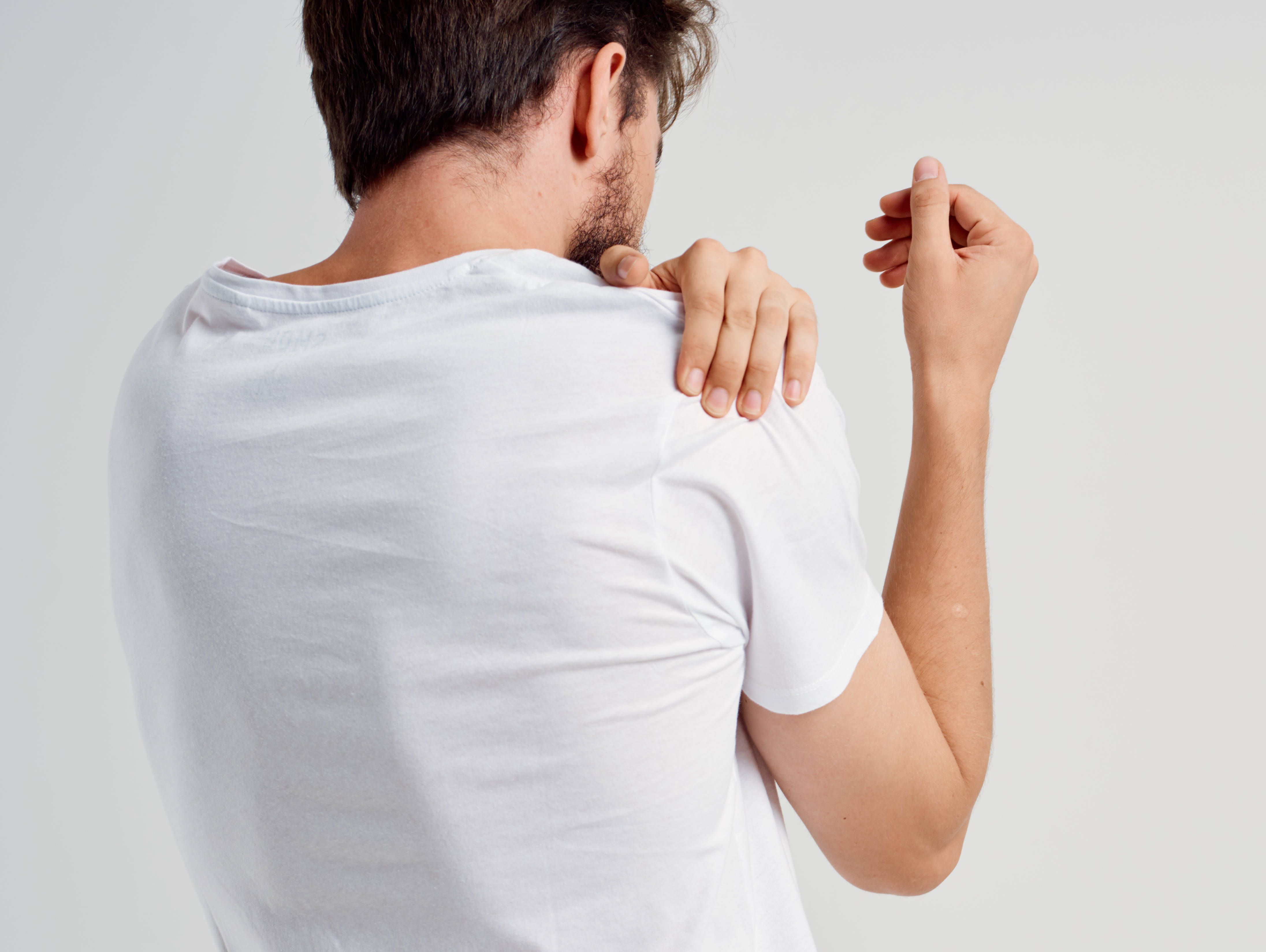 Fysioterapia Kropan asiakkaalla on kiertäjäkalvosimen repeämä, jonka vuoksi hänelle tehdään ensin toiminnallinen tutkiminen.